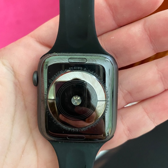 Apple Watch Series 4 - GPS + Cellular/ *MUST HAVE* - Picture 5 of 6